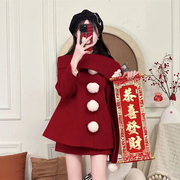 大码胖mm新年圣诞氛围感红色毛球呢子斗篷外套短裙女秋冬两件套装