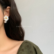 手工白色花朵耳钉法式复古甜美珍珠耳环，优雅温柔气质耳饰s925银针
