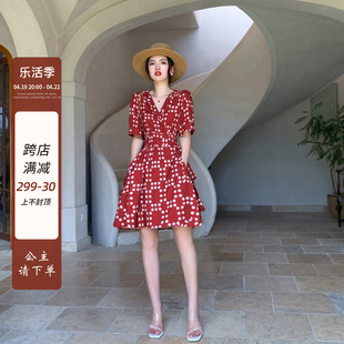 高级感红色波点连衣裙女夏季2024法式小众V领收腰显瘦雪纺裙