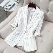 白色条纹西装外套女短款2023春夏时尚休闲气，质薄款小西服上衣