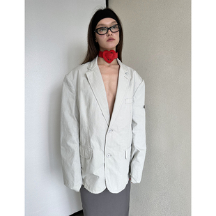 VWHUshowroom简洁又突出质感品味小众的灰白廓形男女同款西装外套