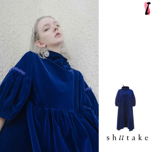 Shiitake诗塔克设计师品牌蓝色金丝绒泡泡袖连衣裙
