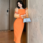 洋气减龄轻熟风橘色长袖连衣裙秋冬设计独特优雅修身包臀裙中长款