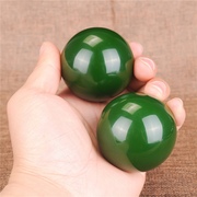 新疆和田碧玉健身球手把件菠菜绿色玉石手把件圆手球