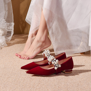 平底婚鞋女2024年红色新娘鞋不累脚孕妇可穿绑带秀禾服结婚鞋