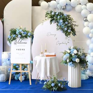 婚庆蓝色花艺布置背景，装饰花排路引花球，迎宾水牌仿真绢花道具