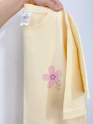 日系复古樱花印花奶黄色纯棉短袖，t恤女夏设计(夏设计)感半袖体恤宽松上衣