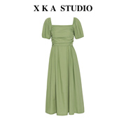 一字方领泡泡袖连衣裙女夏法式复古大摆茶歇裙显瘦绿色长裙