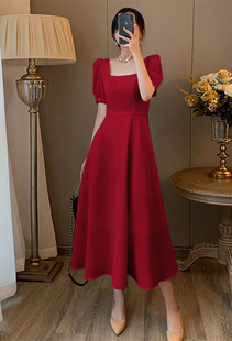 红色连衣裙女夏2024法式复古方，领收腰显瘦气质，赫本风长款裙子