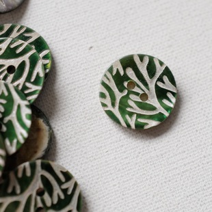18mm一颗价格英国Textile Garden绿底白色珊瑚图案贝壳纽扣