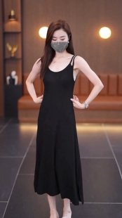 黑色吊带连衣裙子2024年夏季高级感法式修身外搭背心裙开衫女