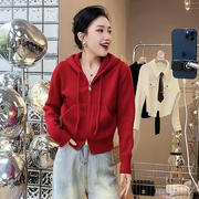 日系新年穿搭连帽红色毛衣外套女秋冬季新年衣服慵懒风软糯针织衫
