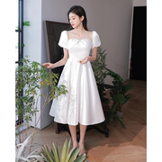 白色缎面小晚礼服平时可穿夏季轻奢小众高端连衣裙，女订婚领证登记