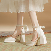 白色蝴蝶结高跟鞋女粗跟伴娘鞋婚鞋，2024春季中空法式包头单鞋