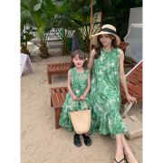 网红亲子装2024新潮夏季母女装纯棉无袖背心裙洋气森系绿色沙滩裙