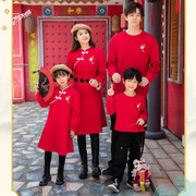 中国风亲子装一家三口秋冬款新年加绒母女旗袍连衣裙父子红色卫衣