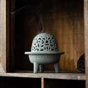 宋式陶瓷三足镂空浮雕盘香炉，创意复古客厅摆件，沉香禅意香薰炉家用