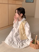 女童连衣裙2024春儿童长袖镂空花边，娃娃领衬衫裙针织马甲套装