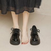 香港英伦风小皮鞋女2024秋冬季复古真漆皮一脚蹬黑色厚底松糕单鞋
