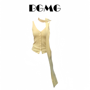 设计感黄色v领吊带背心，女装夏季小众，修身百搭单排扣针织上衣