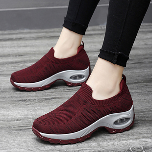 红鞋子妈妈款老北京布鞋红色，厚底轻便旅游走路鞋舒适中年运动秋鞋