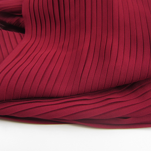 服装布料暗红酒红色风琴百褶压皱珍珠雪纺半身长，连衣裙面料10.