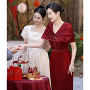 红色妈妈婚宴装高级感高贵洋气高端年轻喜婆婆婚礼晚礼服2024