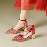 红色婚鞋女粗跟法式时尚，亮片一字扣带中空高跟鞋水晶单鞋包头凉鞋