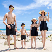 沙滩度假洋气防晒木，耳边母女显瘦泳衣父女，父子母子家庭亲子装泳衣