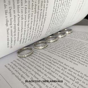BlackToo/钛钢镶钻戒指 单排小方锆石钻指环 女款