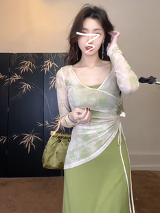 新中式国风套装女2024早春绿色气质开叉吊带修身连衣裙子长裙