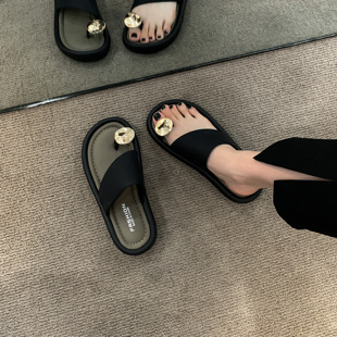 拖鞋女2024夏季外穿绝美高级感法式夹趾黑色沙滩百搭厚底凉鞋