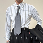 JUESION 意式尖领扣领条纹长袖衬衫男士修身商务休闲垂感衬衣潮男