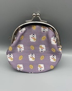日本Pocchiri浅紫色底招财猫金币图案小口金包