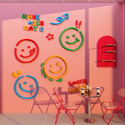 网红奶茶店打卡拍照区背景，墙面装饰布置甜品，店墙壁创意笑脸贴纸画