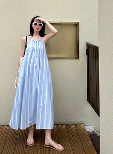 法式复古蓝白条纹慵懒宽松吊带连衣裙女夏季无袖，挂脖系带度假长裙