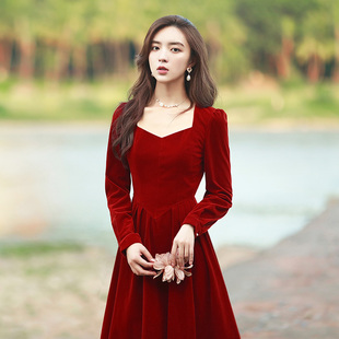 秋冬季内搭裙子，法式复古气质高级感红色，长袖金丝绒打底连衣裙礼服