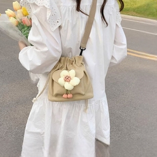 水桶包女可爱花朵单肩包小清新休闲帆布包，斜挎包夏季春天超火