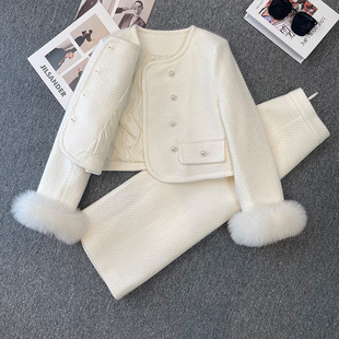 白色小香风羽绒服套装，女2024冬季高端狐狸毛短外套长裙两件套