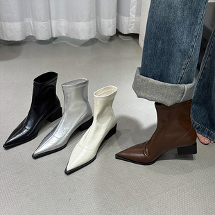 法式尖头短靴女2023秋冬单靴子欧美时装粗跟瘦瘦靴小众马丁靴