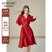 复古红色缎面v领连衣裙女法式灯笼，袖收腰系带时尚气质裙子