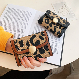 豹纹小钱包女短款2024时尚小众设计高级感折叠卡包零钱包