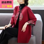 妈妈春秋中国风刺绣，大码毛衣外套50岁风衣，红色婚宴装中老年女礼服