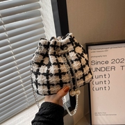 小众设计链条包包女2023潮时尚格子水桶包高级感斜挎包小包