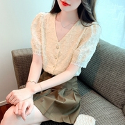 2023夏季韩版v领花瓣装饰小众，设计感甜美短袖雪纺衬衫上衣女