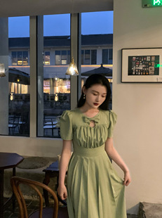 「夏日青提」复古优雅温柔裙设计感温柔清新浅绿色高腰连衣长裙女