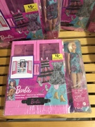 芭比娃娃梦幻衣橱套装小女孩公主，儿童过家家换装正版礼物玩具