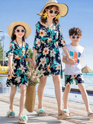 亲子装沙滩夏装一家三四口时尚套装全家，海边度假母女母子连衣裙装