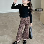 女童黑色露肩t恤+豹纹喇叭裤，套装2024春款儿童，修身打底衫弹力裤子