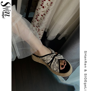 shānren新中式国风刺绣花朵，厚底一字凉拖鞋，女外穿露趾高跟凉鞋